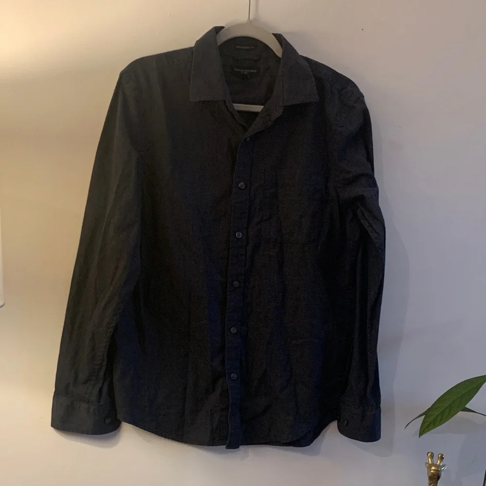 Banana Republic Men's Dark Blue Button-Down Shirt - Preloved
